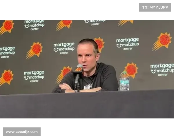 布克与教练密切合作推动球队成长的沟通与策略探索 布克与教练密切合作推动球队成长的沟通与策略探索